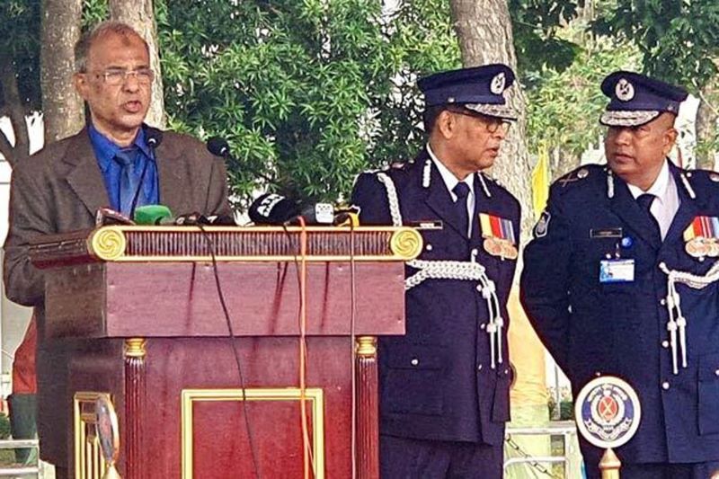 পুলিশ কোন দলের তল্পিবাহক হয়ে বেআইনি কাজ করবে না: স্বরাষ্ট্র উপদেষ্টা